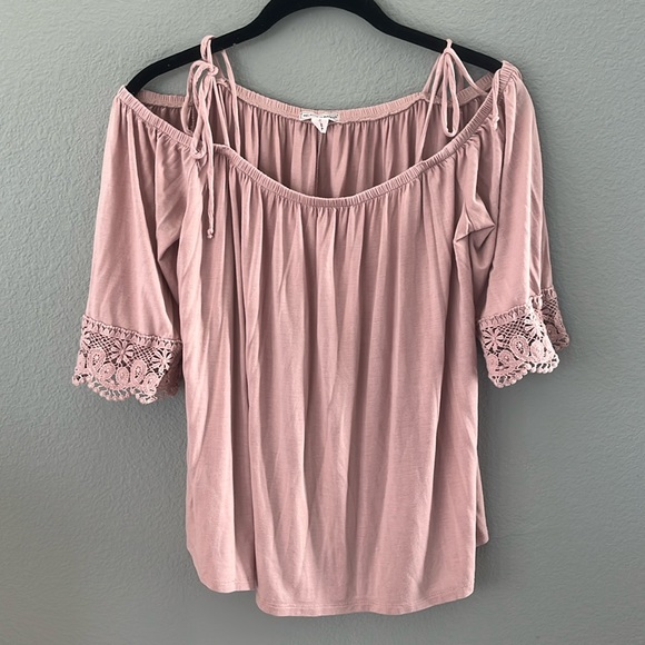 Melrose and Market Tops - Melrose & Market dusty pink, off the shoulder top, women’s S, pretty lac…